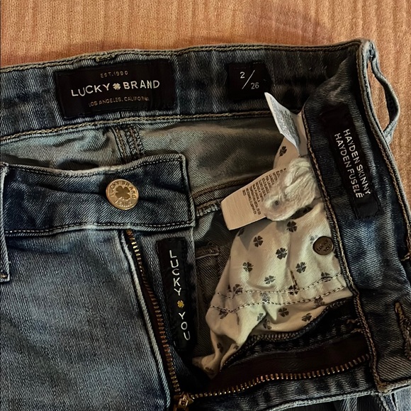 Lucky Brand Blue Ankle Cropped Jeans with Medium Wash and Zipper Fly - Picture 2 of 4